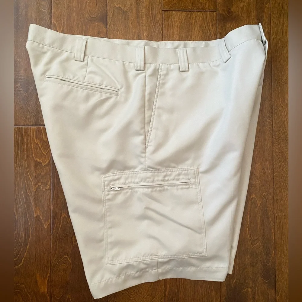 Roundtree & Yorke Men’s Classic Fit Cargo Shorts, Size 44 Big – Light Khaki